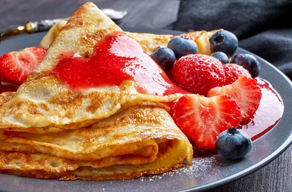 crepes with fresh berries