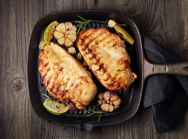 Gegrilltes Hühnerfilet — Stockfoto