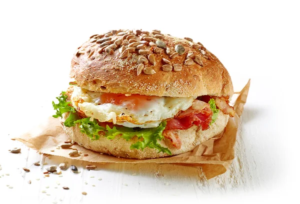 Sandwich sano su sfondo bianco — Foto Stock