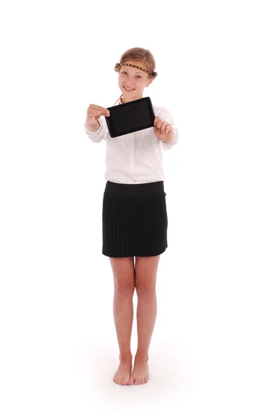 Chica sosteniendo la tableta pc —  Fotos de Stock
