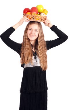 Kız tutarak taze meyve