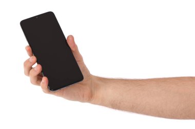 Siyah akıllı telefonu boş ekranla tutan bir adam. Beyaz arka planda izole edilmiş. Yüksek çözünürlüklü. Tam alan derinliği.
