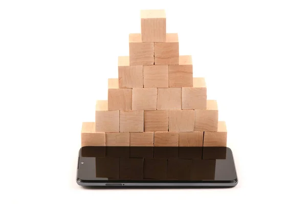 Piramide Van Houten Blokjes Zwarte Mobiele Smartphone Smartphone Met Blanco — Stockfoto