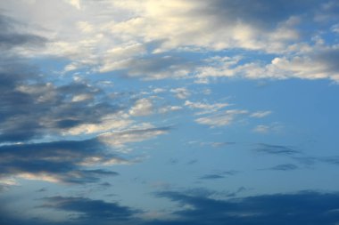 Gökyüzü bulutları ve arka plan. Yüksek çözünürlüklü fotoğraf.