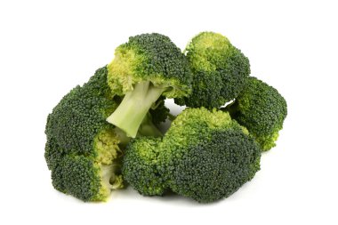 Brokoli beyaz arka planda izole edilmiş. Yüksek çözünürlüklü. Tam alan derinliği.