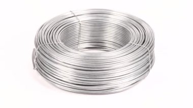 Bobin içinde gümüş kablo. Paslanmaz çelik tel bobini. 4K UHD video görüntüsü 3840X2160.