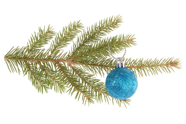 Kerstboom outfit met een decoratieve bal. — Stockfoto