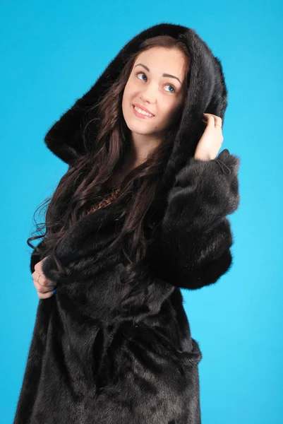 Menina bonita em casaco de pele — Fotografia de Stock