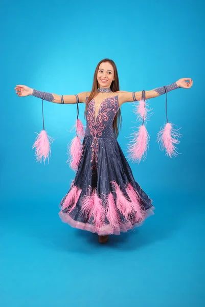 Balo Salonu elbiseli genç kız — Stok fotoğraf