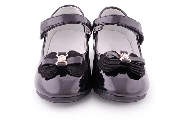 Piękne czarne buty dla dzieci (ścieżka przycinająca) — Zdjęcie stockowe