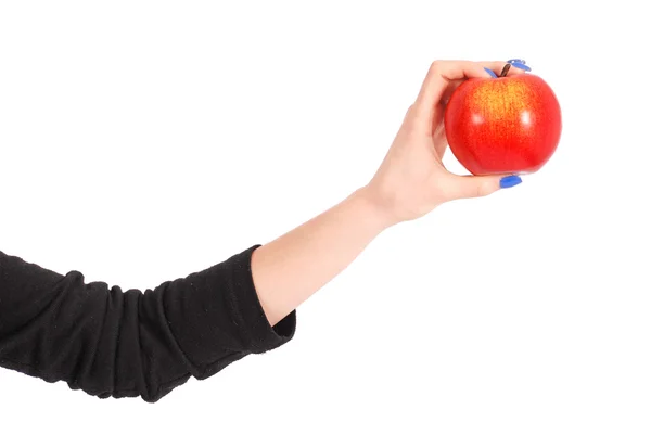 Mädchen hält einen roten Apfel in der Hand — Stockfoto