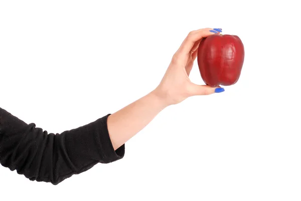 Mädchen hält einen roten Apfel in der Hand — Stockfoto