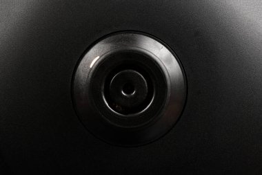 Elektrikli su ısıtıcısının temeli. Su ısıtıcısının elektrik bağlantısına aşırı yakın çekim. Yüksek çözünürlüklü. Tam alan derinliği.