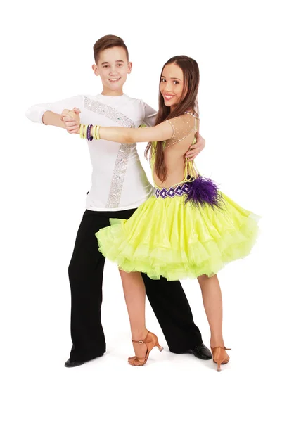 Jongen en meisje dansen ballroom dans — Stockfoto