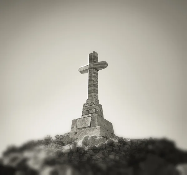 Cross on a rock hill, Tinos, Greece. — Stock Photo, Image