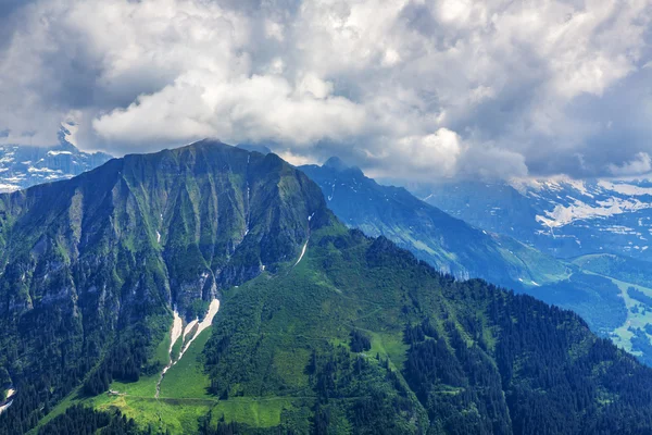 Blick auf die Schweizer Berglandschaft — Stockfoto