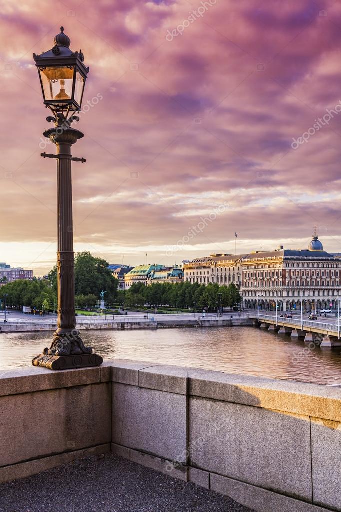 Vue de Stockholm au crépuscule, Suède image libre de droit par slidezero © 85870342