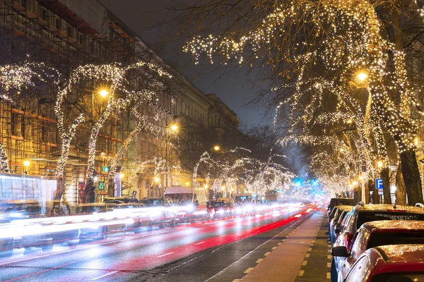 Luce dell'albero di Natale in Central Street a Budapest, Ungheria — Foto Stock