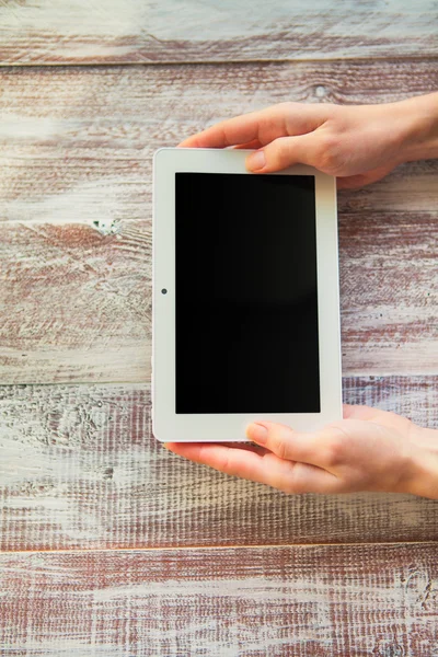 Tablet in handen van meisje — Stockfoto