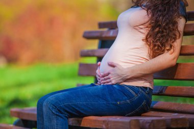 bankta hamile kadın