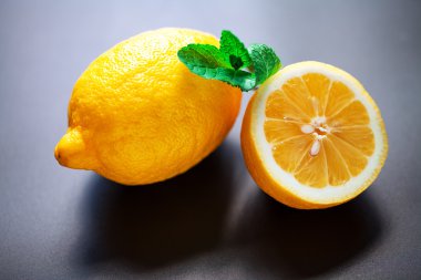 arka plan üzerinde izole limon