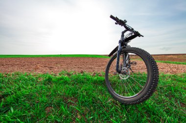 dağ bisikleti tepeden aşağı