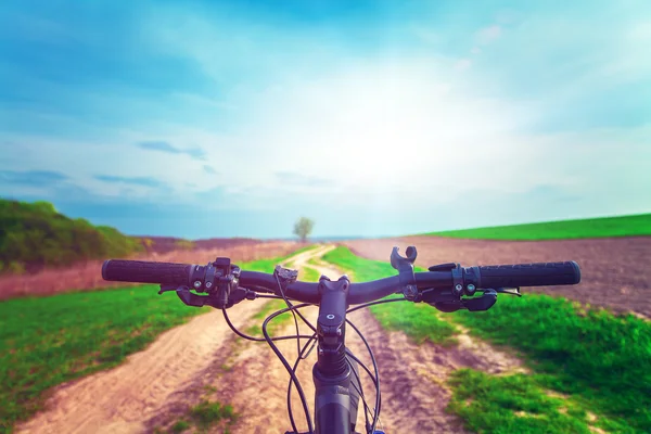 Mountain biking down hill — Stock Photo, Image