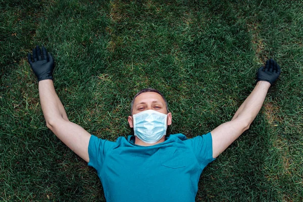 Masked Man Outdoors Quarantine — Stock Photo, Image