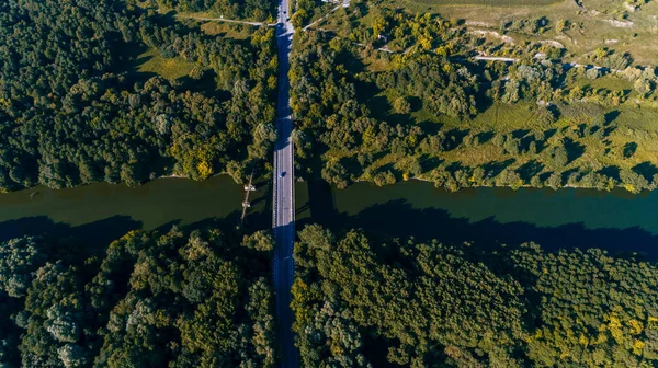 Drone Com Uma Câmera Belo Verão Pequeno Rio Uma Altura — Fotografia de Stock