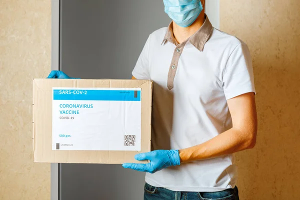 Delivery Medical Box Vaccines Courier Delivers Vaccine Covid Virus — Stock Photo, Image