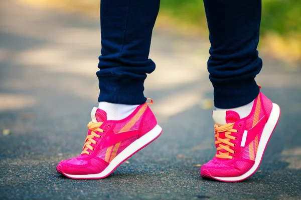 ayakları üzerinde çim