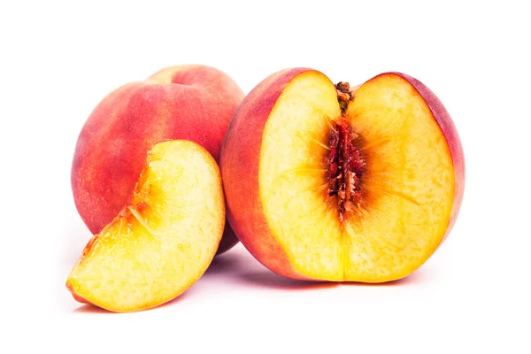 Персики на белом — стоковое фото