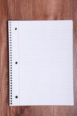 ofis ahşap masa üzerinde kalem