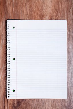 ofis ahşap masa üzerinde kalem