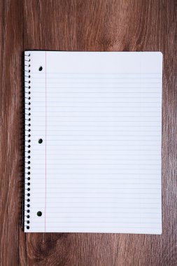 ofis ahşap masa üzerinde kalem