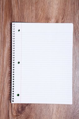 ofis ahşap masa üzerinde kalem