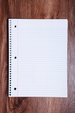 ofis ahşap masa üzerinde kalem