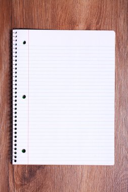 ofis ahşap masa üzerinde kalem