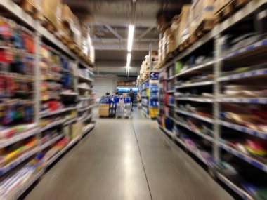 süpermarkette alışveriş. shoping arabası