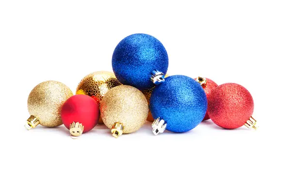 Kerstballen geïsoleerd op een witte achtergrond — Stockfoto