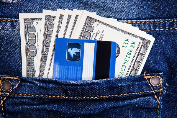 Dinheiro no bolso de jeans — Fotografia de Stock
