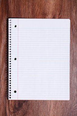 ofis ahşap masa üzerinde kalem