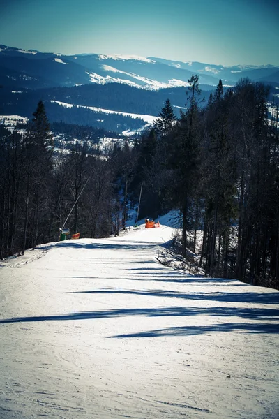 Beautiful winter mountains, skiing resort — Stock Photo, Image