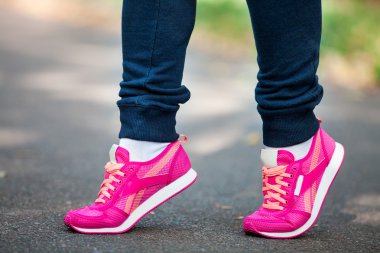 atletik bir ot ayağa çifti