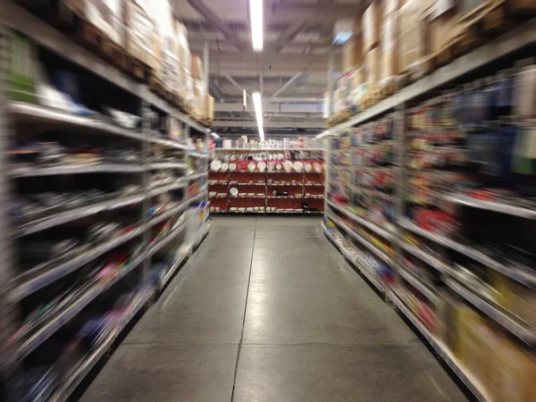 Winkelen in de supermarkt. Shoping winkelwagen — Stockfoto