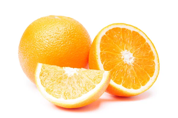 Apelsiner isolerad på en vit bakgrund — Stockfoto