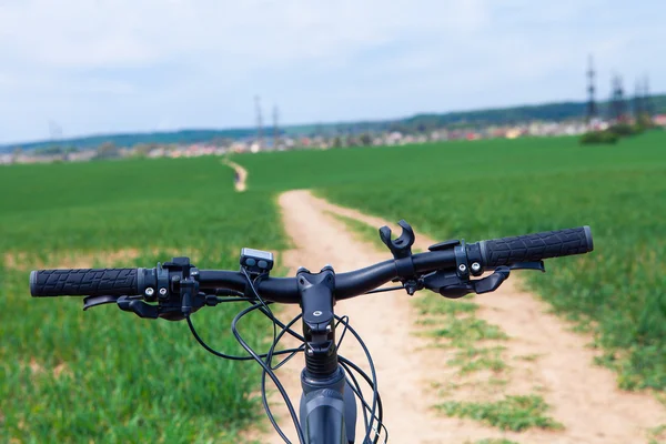 Mountain biking down — Stock Photo, Image