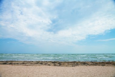 Mavi gök, güneş ve deniz