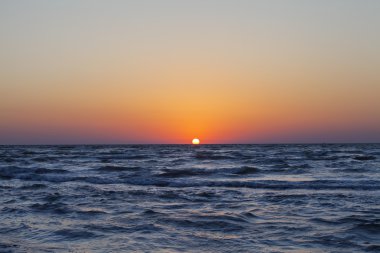 Mavi gök, güneş ve deniz