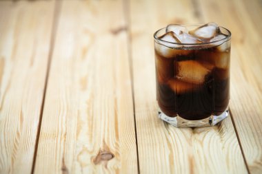 meşrubat ahşap arka plan üzerinde